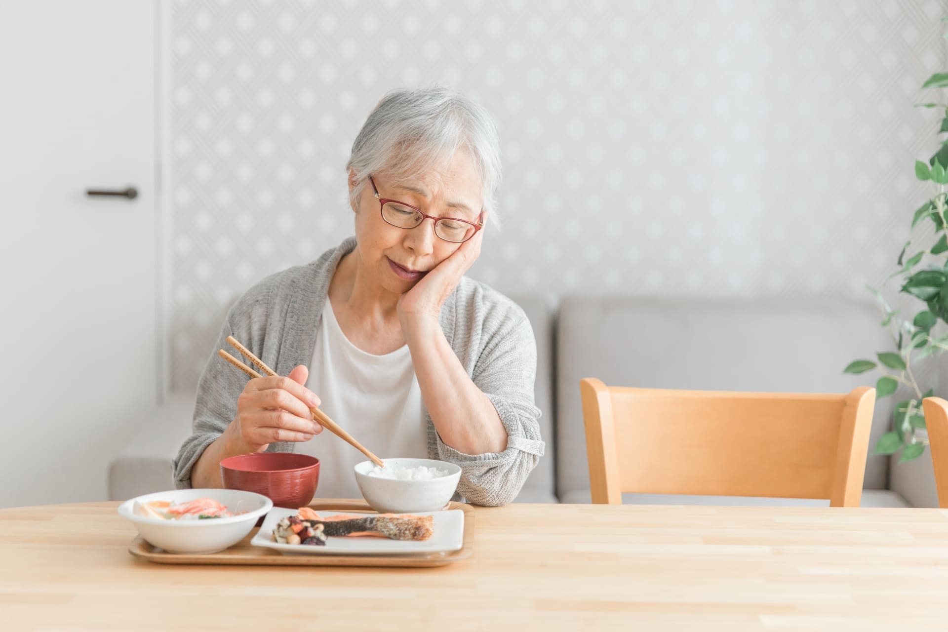 高齢者のひとり暮らし食事は？健康を守るための対策